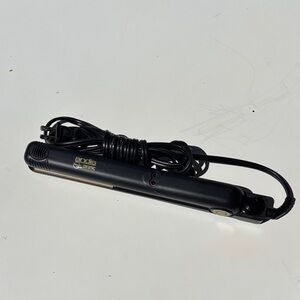 Andis Black Ceramic Travel Flat Iron